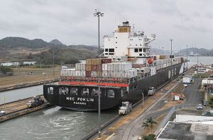 Panamax_ship_exiting_the_Miraflores_locks